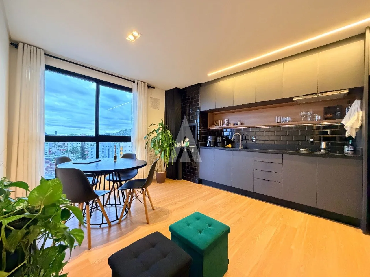 Apartamento com 1 suíte e 1 quarto à venda no bairro América em Joinville-SC por R$620.000,00. — foto 2