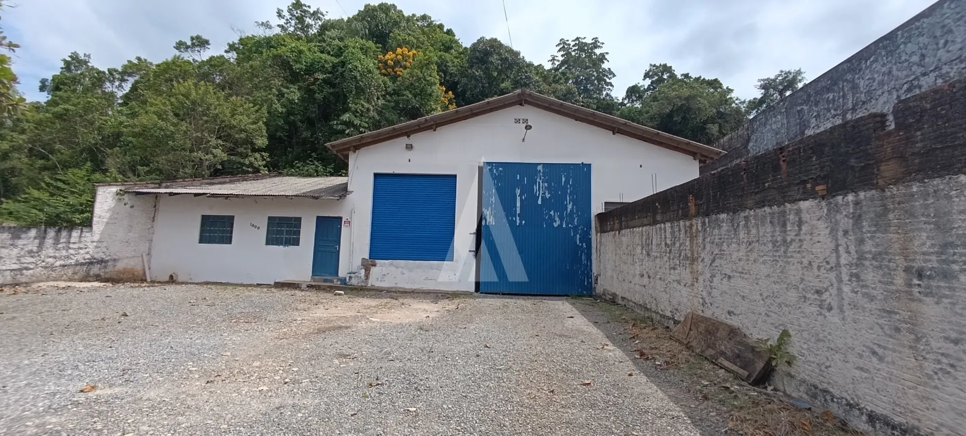 Galpão para Locação com 206,14m e Estacionamento - foto 1