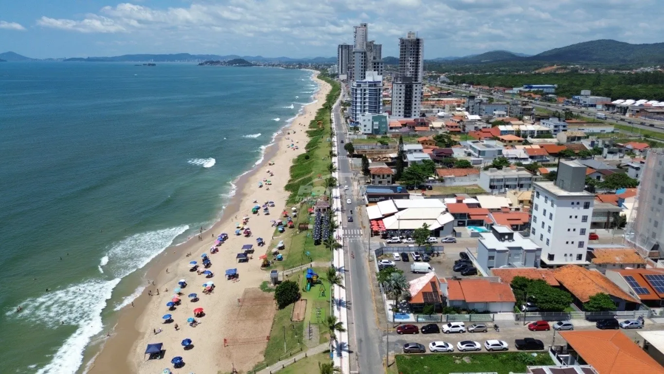 Cobertura à Venda pronta para morar modalidade porteira fechada no bairro Tabuleiro em Barra Velha SC, a apenas 70 metros do Mar. — foto 4