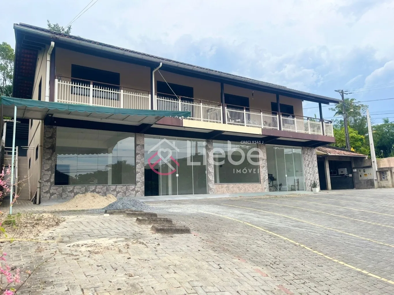 Imóvel COMERCIAL na Rota Enxaimel em Testo Alto na cidade de Pomerode com 487,58m de área construída, sendo dois apartamentos e uma ampla sala comercial. — foto 4