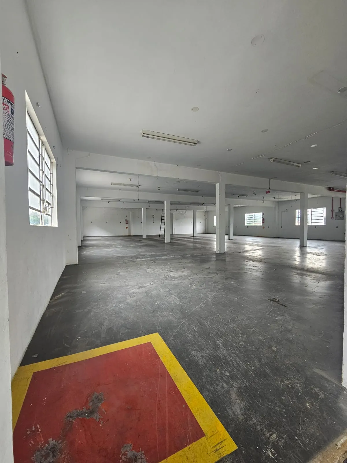 Alugo espaço em galpão de 375m² com elevador na Rua agua branca Oportunidade — foto 6