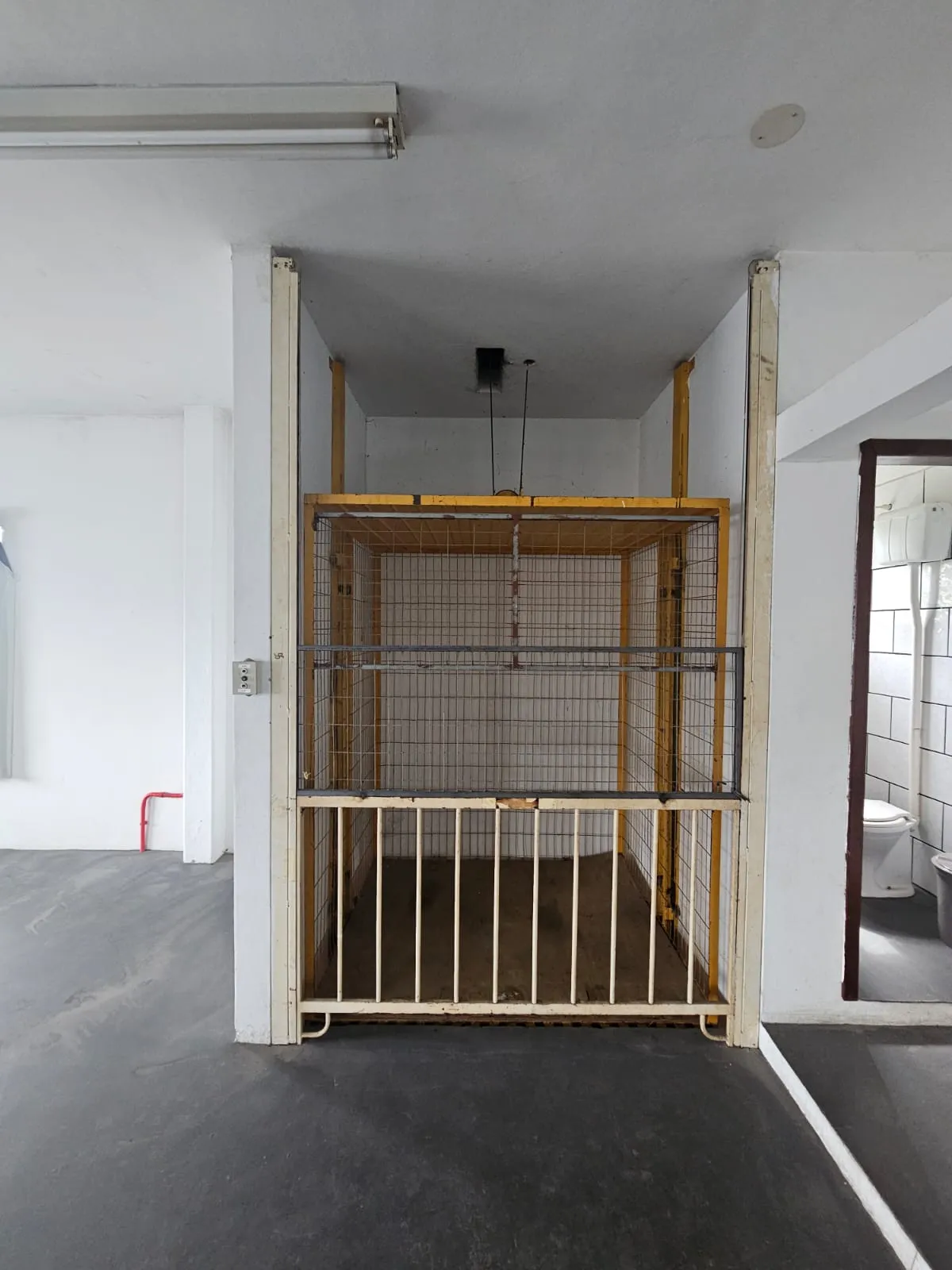 Alugo espaço em galpão de 375m² com elevador na Rua agua branca Oportunidade — foto 5
