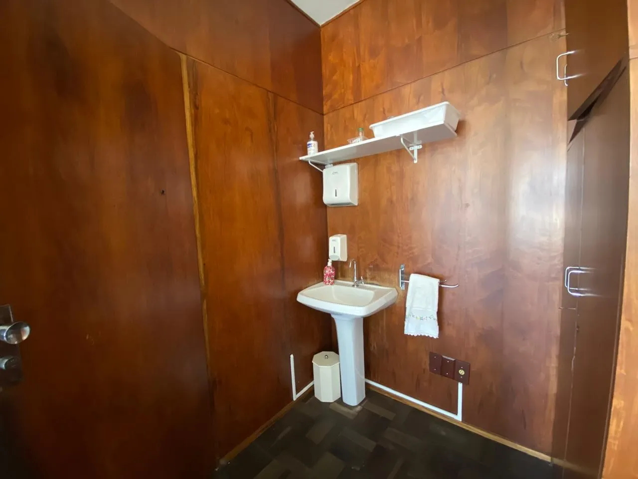 SALA COMERCIAL NO EDIFÍCIO CATARINENSE - ENDEREÇO CLÁSSICO NO CENTRO DE BLUMENAU — foto 4