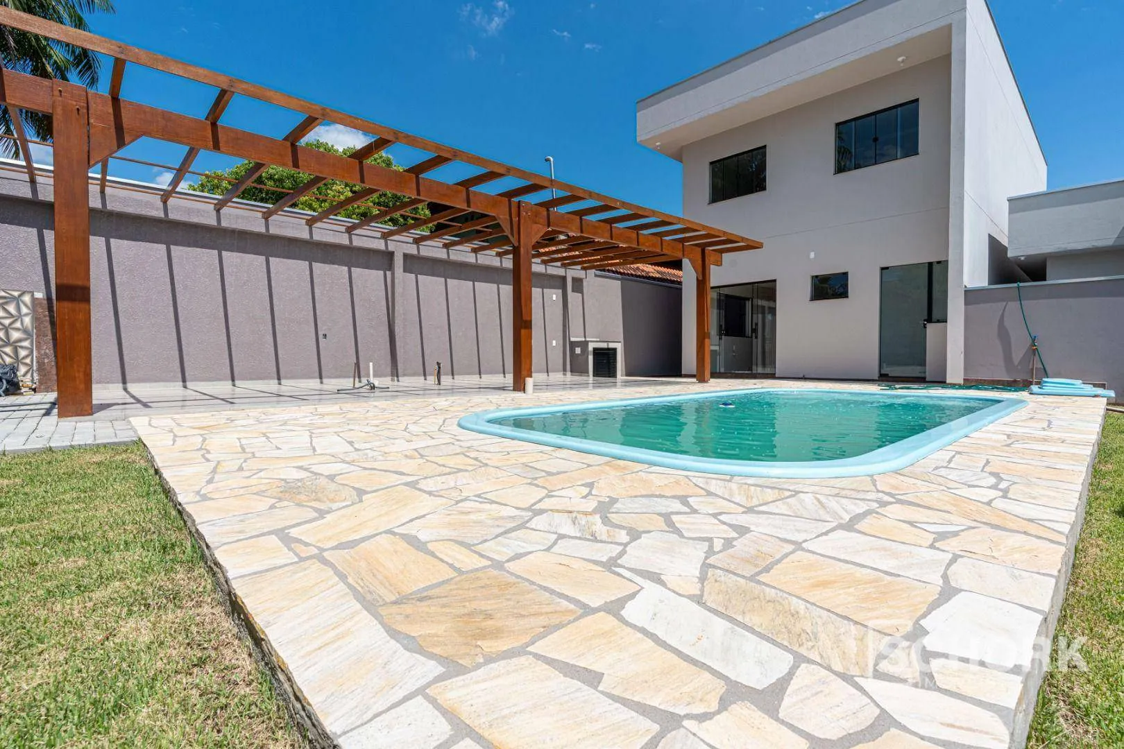 Sobrado com 3 dormitórios à venda, 154 m por R$ 1.050.000,00 - Quintino - Timbó/SC - foto 1