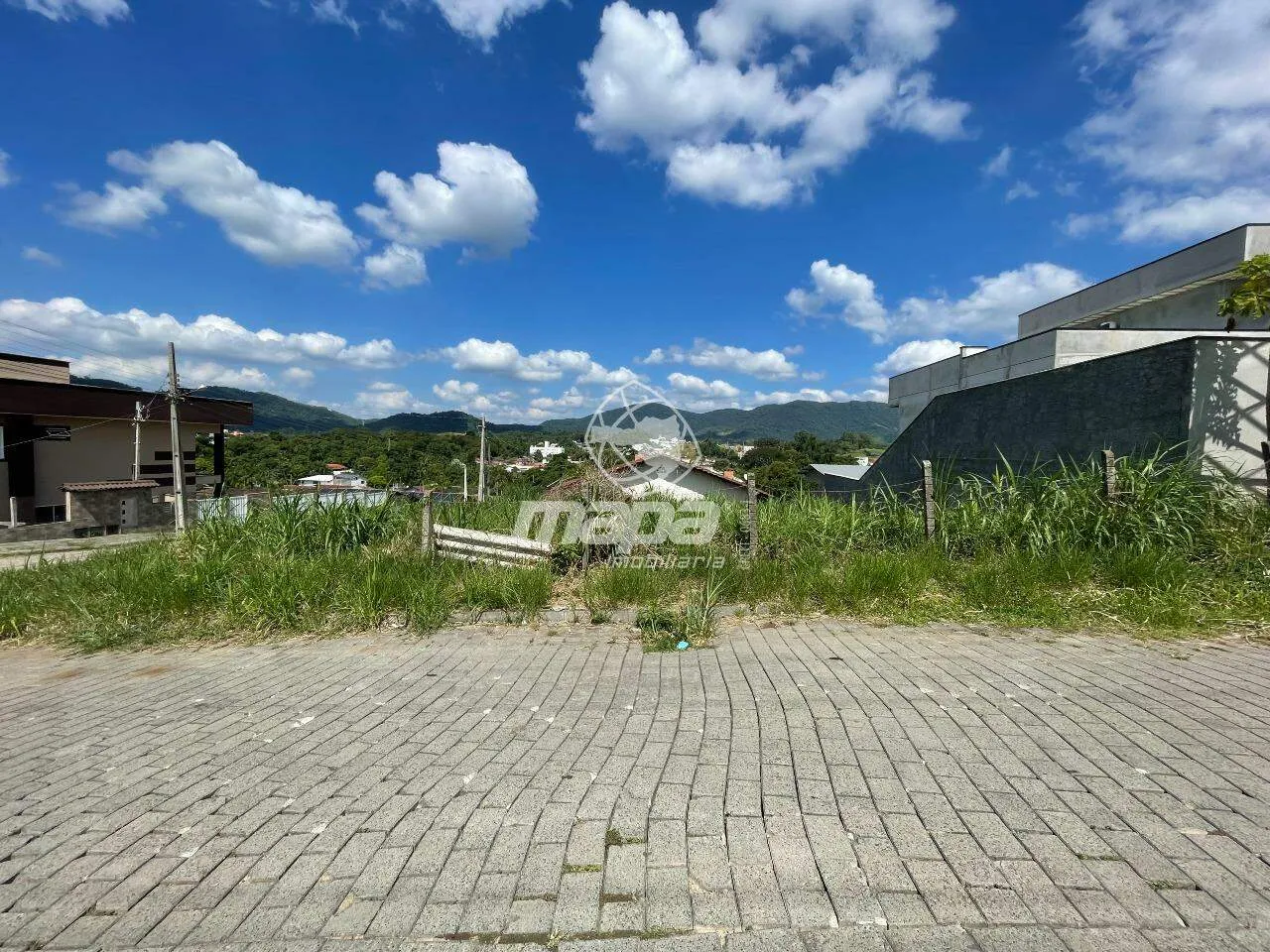 Terreno de esquina - foto 1