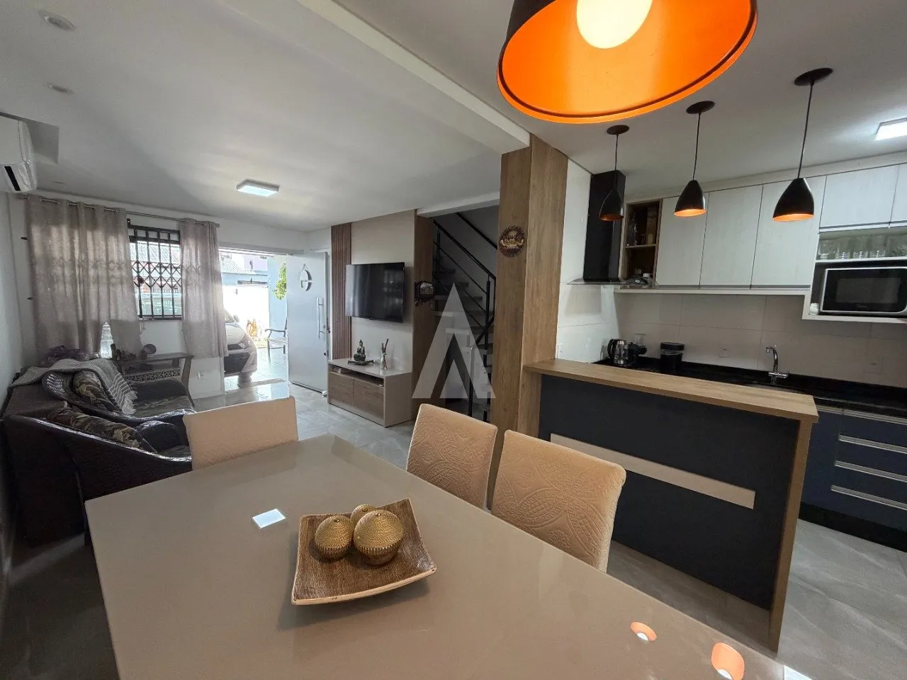 Sobrado geminado com 1 suíte e 2 quartos à venda no bairro Guanabara em Joinville-SC por R$650.000,00. — foto 3