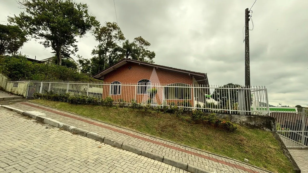 Casa com 4 quartos à venda no bairro Zona Industrial Norte em Joinville - SC por R$ 1.350.000,00. - foto 1