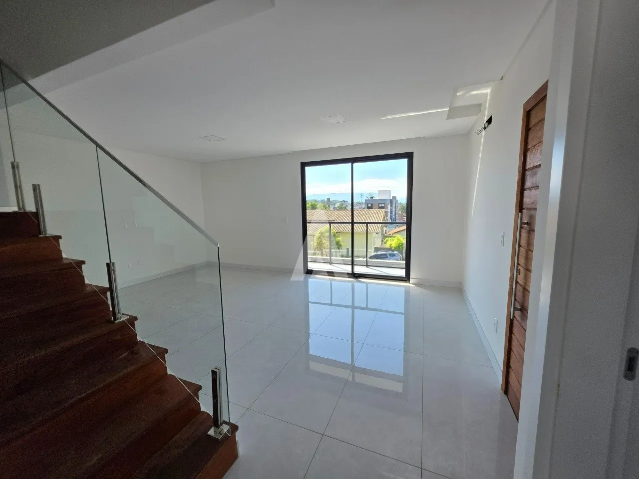 Casa com 3 suítes à venda no bairro Costa e Silva em Joinville-SC por R$1.390.000,00. — foto 2