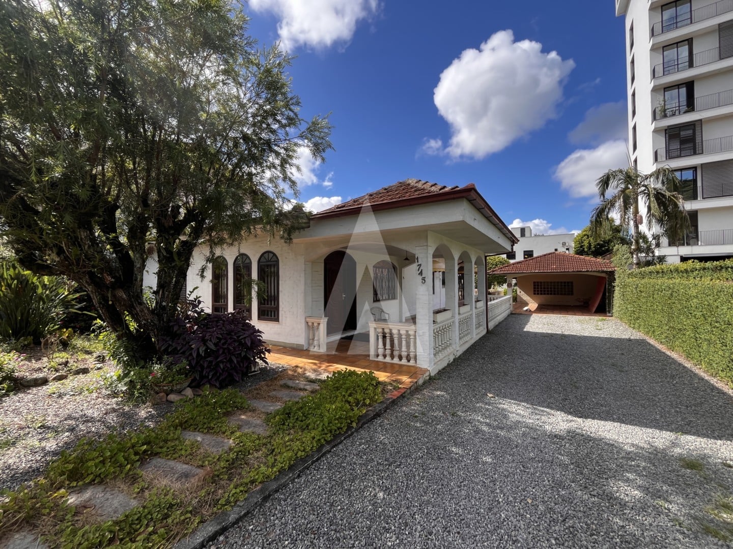 Outros Imóveis para alugar com 3 quartos e 1 suíte, 2 vagas, 294m² no Glória, Joinville - foto 1
