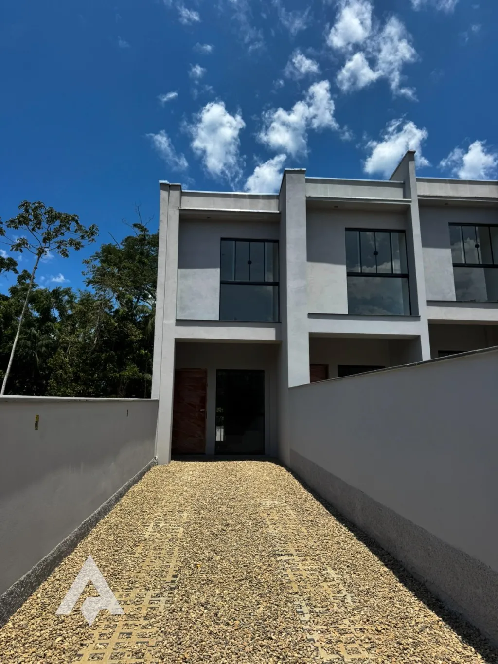 Sobrado com 2 suìtes à venda por R$ 448.000,00 - Bairro Badenfurt - Blumenau/SC - foto 1