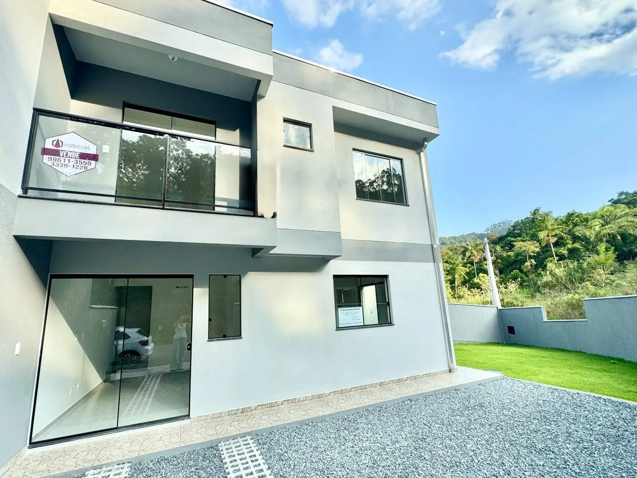 Sobrado de esquina com amplo espaço de terreno e 2 suítes na Velha Central — foto 2