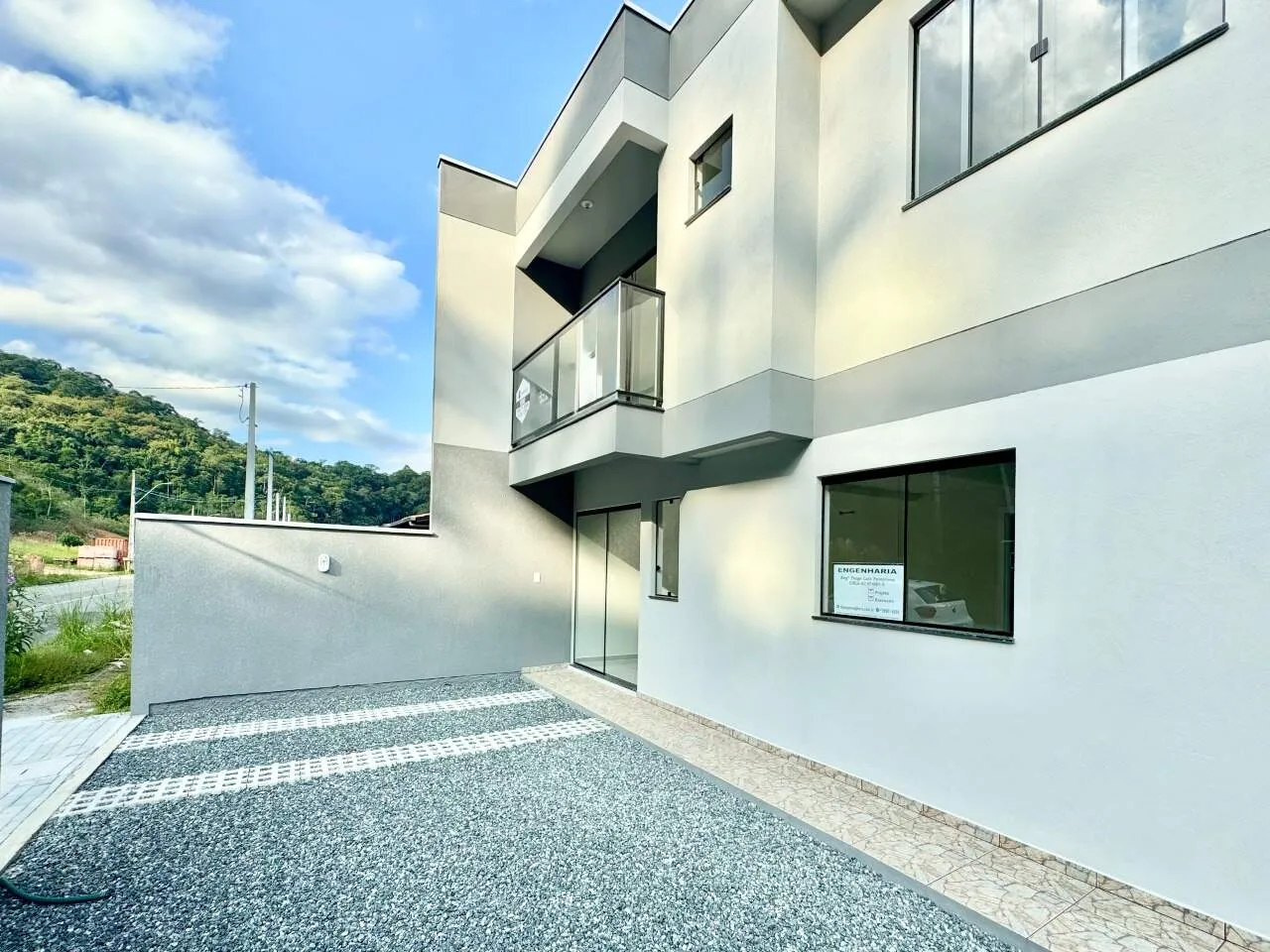 Sobrado de esquina com amplo espaço de terreno e 2 suítes na Velha Central — foto 3