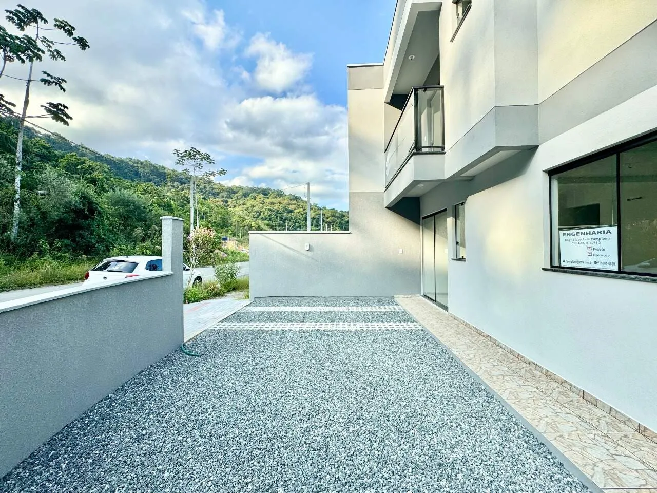 Sobrado de esquina com amplo espaço de terreno e 2 suítes na Velha Central — foto 4