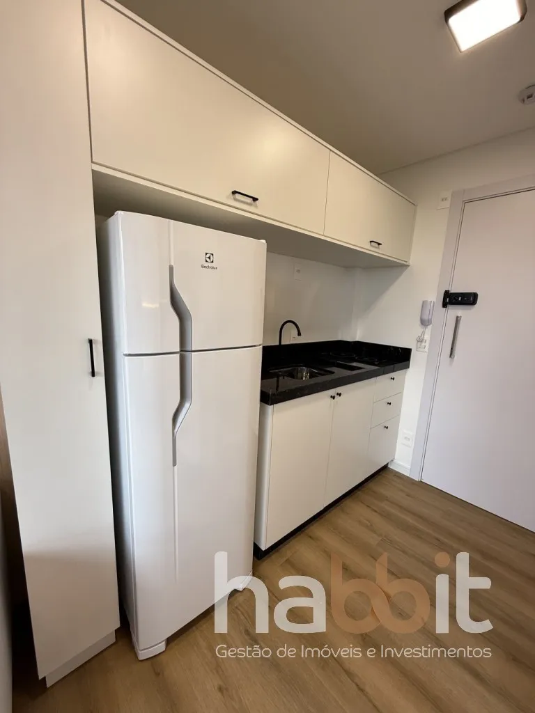 Loft novo com vaga de garagem em andar alto (17 andar) mobiliado e decorado, pronto para você se mudar ou investir com alta rentabilidade e aproveitar o melhor da região de Blumenau, no edifício mais moderno e conectado. — foto 4