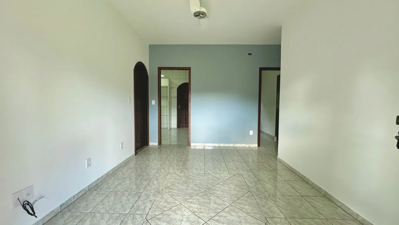 Excelente casa térrea na Agua Verde com 03 Dormitórios. — foto 6