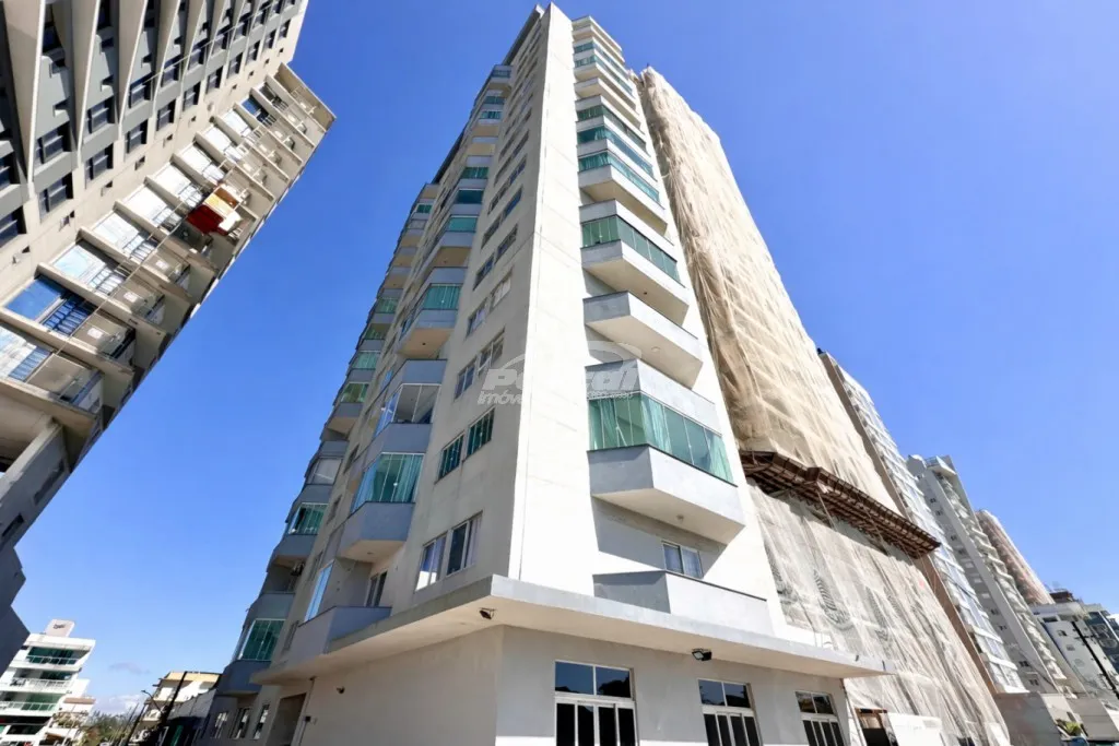 Apartamento frente mar na modalidade porteira fechada no centro de Balneário Piçarras. - foto 1