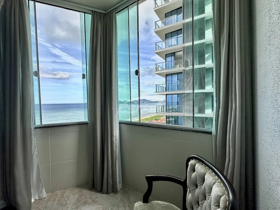 Apartamento frente mar na modalidade porteira fechada no centro de Balneário Piçarras. — foto 3