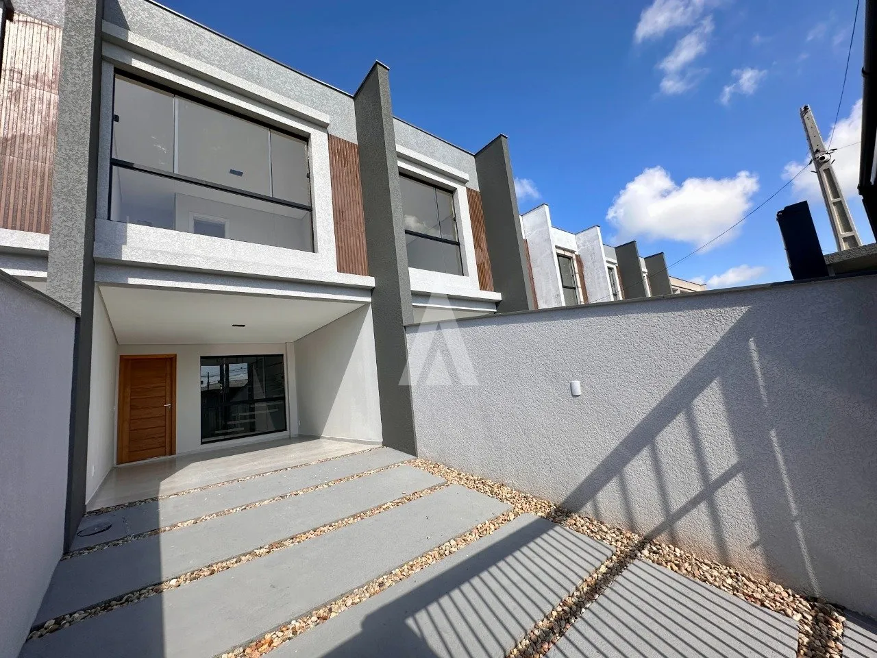 Sobrado geminado com 1 suíte e 2 quartos à venda no bairro Costa e Silva em Joinville-SC por R$525.000,00. - foto 1