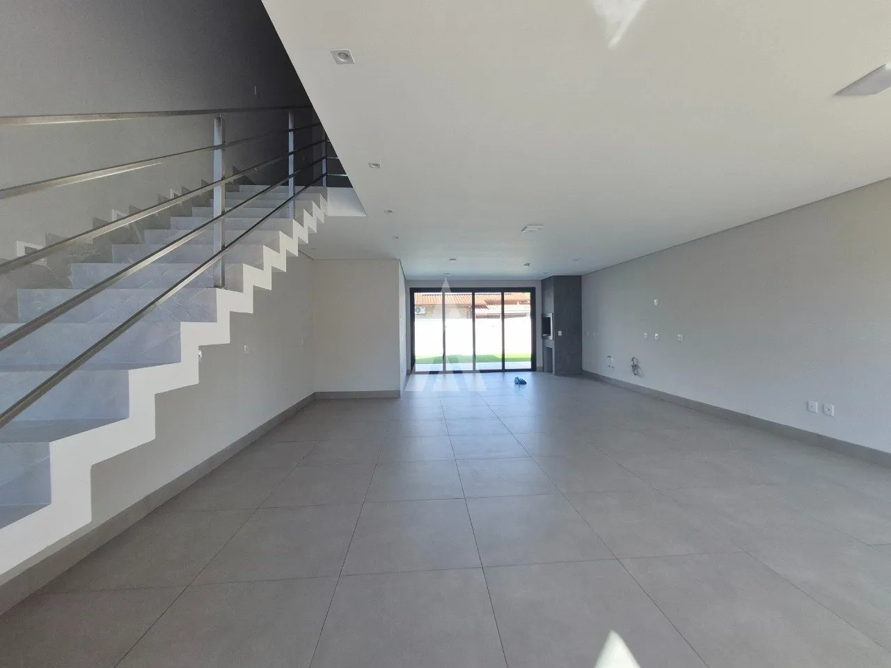 Sobrado Geminado com 1 suíte e 2 quartos à venda no bairro Glória em Joinville-SC por R$1.050.000,00. - foto 1
