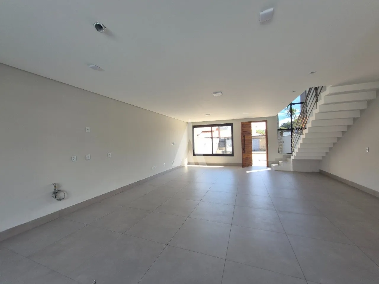 Sobrado Geminado com 1 suíte e 2 quartos à venda no bairro Glória em Joinville-SC por R$1.050.000,00. — foto 4