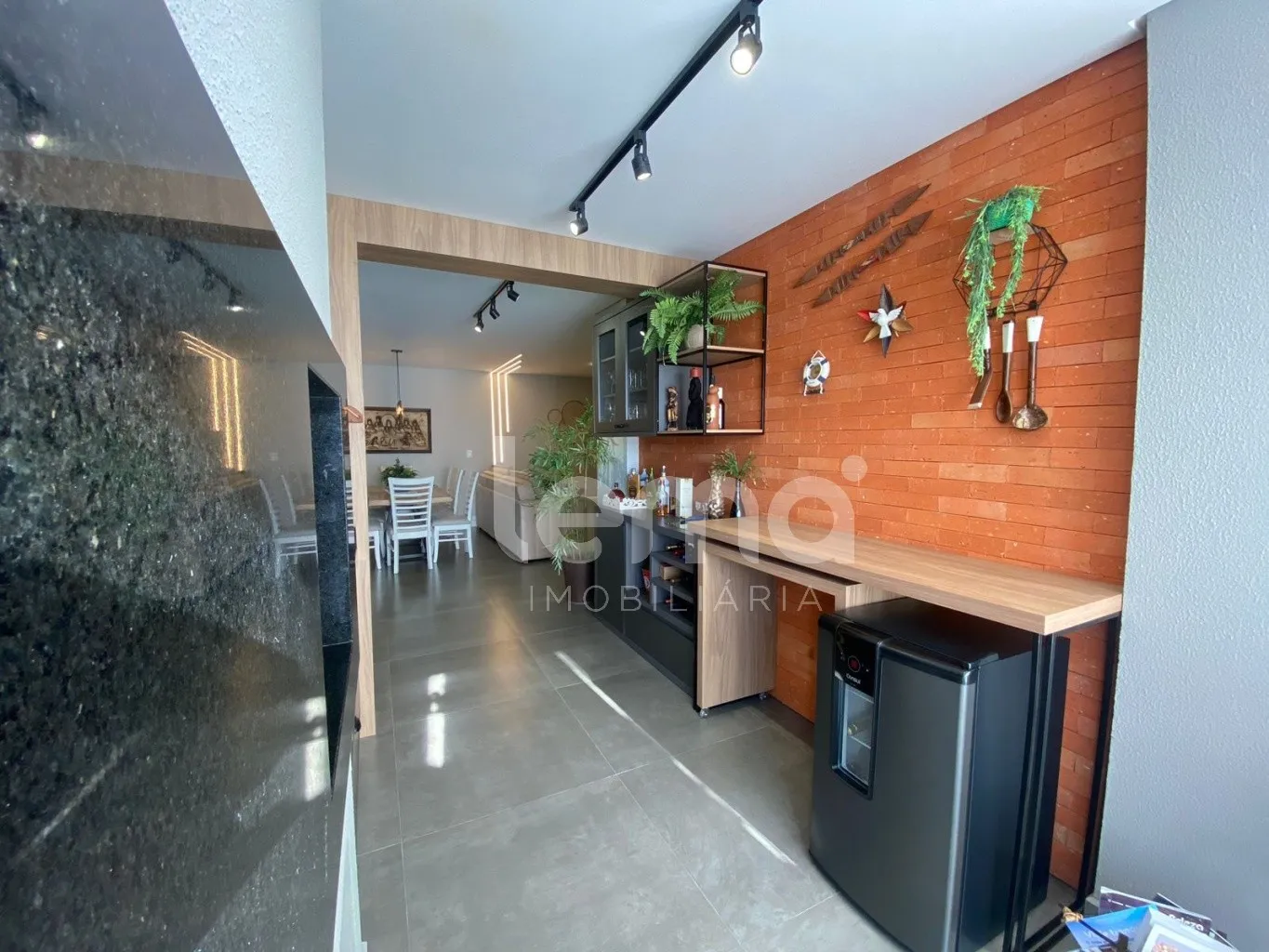 Apartamento mobiliado e equipado com 3 suítes, próximo ao mar em Meia Praia -Itapema. — foto 4