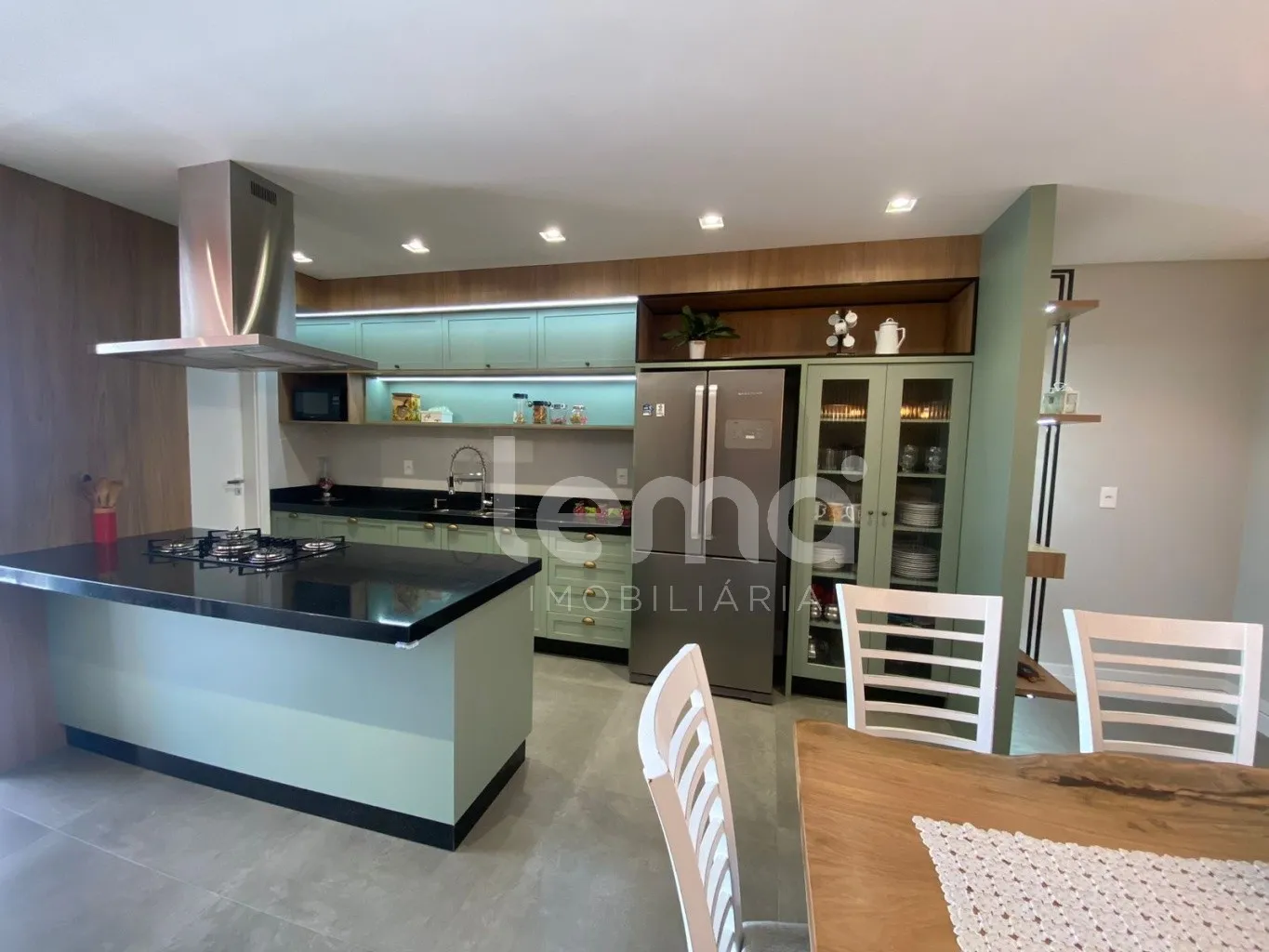 Apartamento mobiliado e equipado com 3 suítes, próximo ao mar em Meia Praia -Itapema. — foto 5