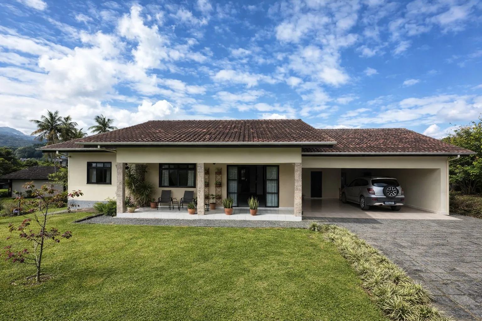 Casa com 4 Quartos Área Nobre no Centro de Pomerode - foto 1