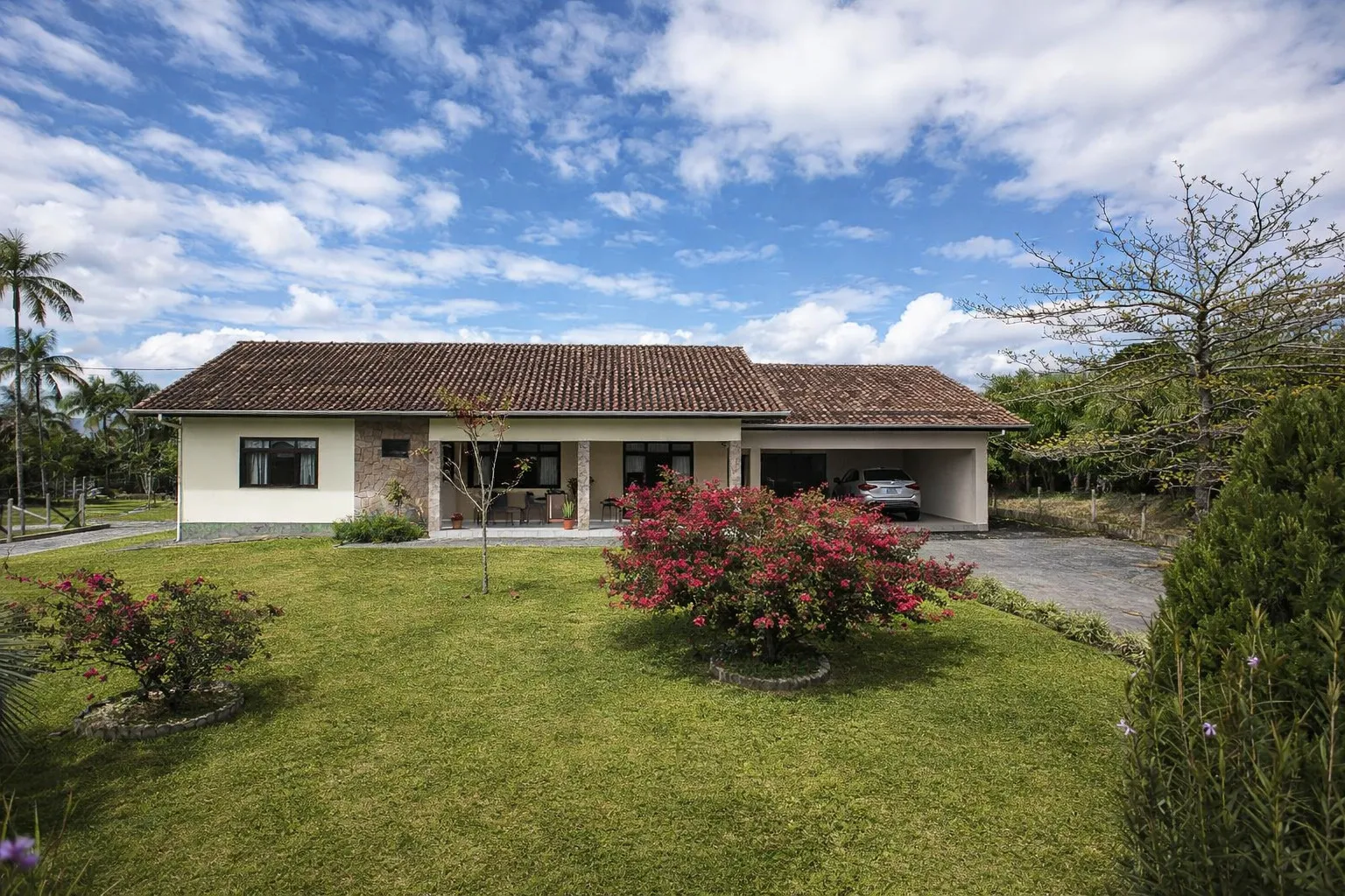 Casa com 4 Quartos Área Nobre no Centro de Pomerode — foto 2