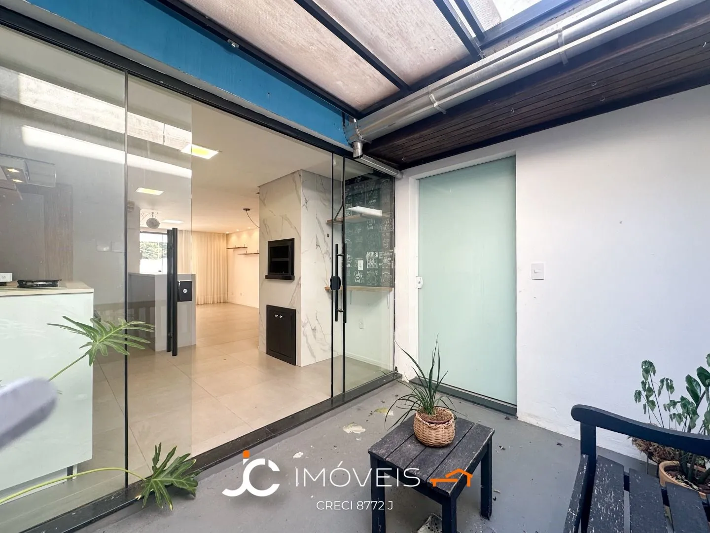 Sobrado 3 Dormitórios sendo uma suíte - Escola Agricola - foto 1