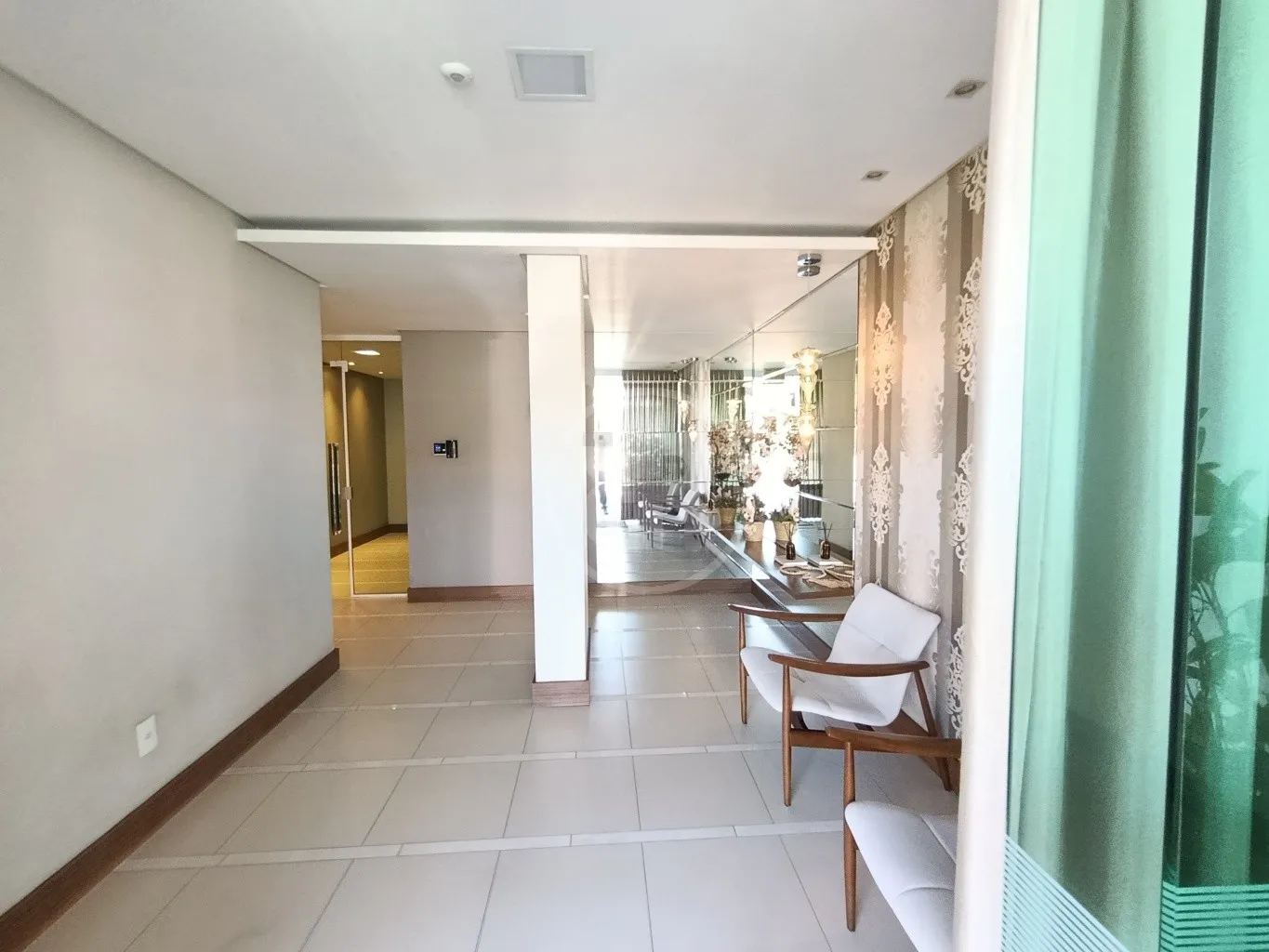 Apartamento com 2 quartos (1 suíte) + churrasqueira e garagem - próximo ao Centro de Blumenau — foto 2