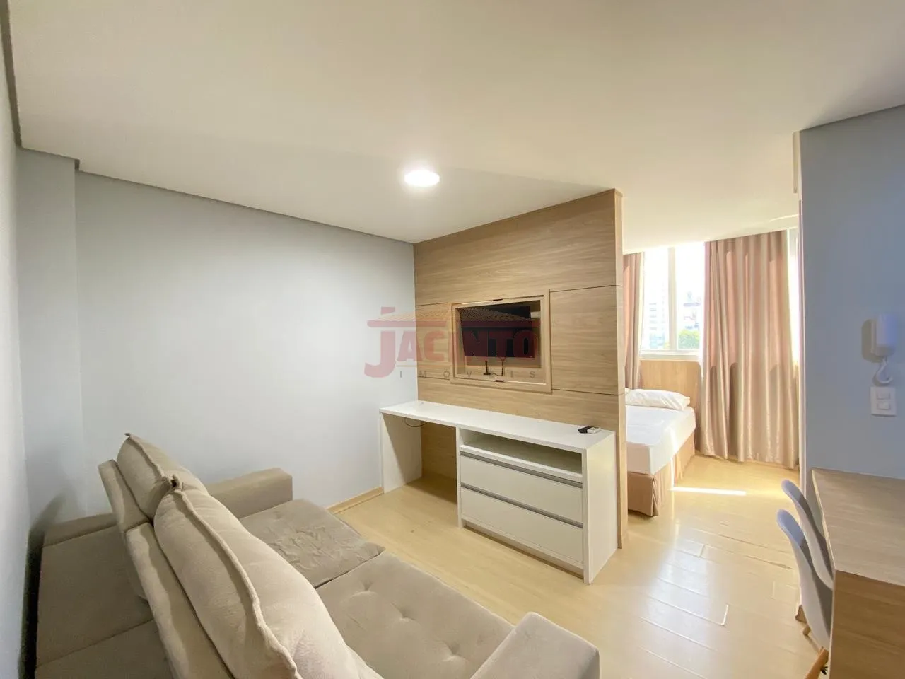 Apartamento (Loft) mobiliado com 1 dormitório no Bairro Centro. - foto 1