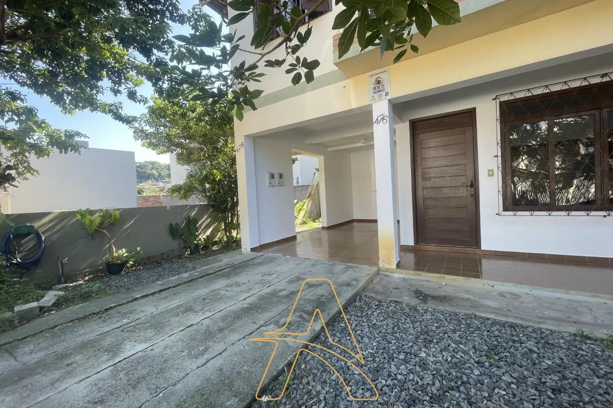 Parte Inferior de Casa com 3 Dormitórios no Bairro Água Verde — foto 4