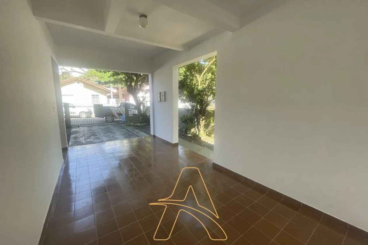 Parte Inferior de Casa com 3 Dormitórios no Bairro Água Verde — foto 5