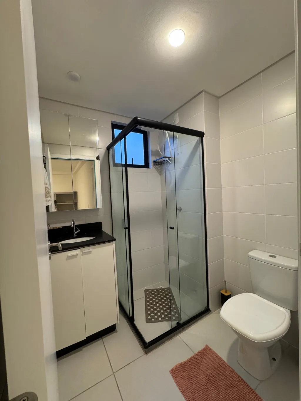 Apartamento térreo com jardim privativo - aquele detalhe que muda tudo. Mais espaço, mais liberdade, mais valor na locação. - foto 1