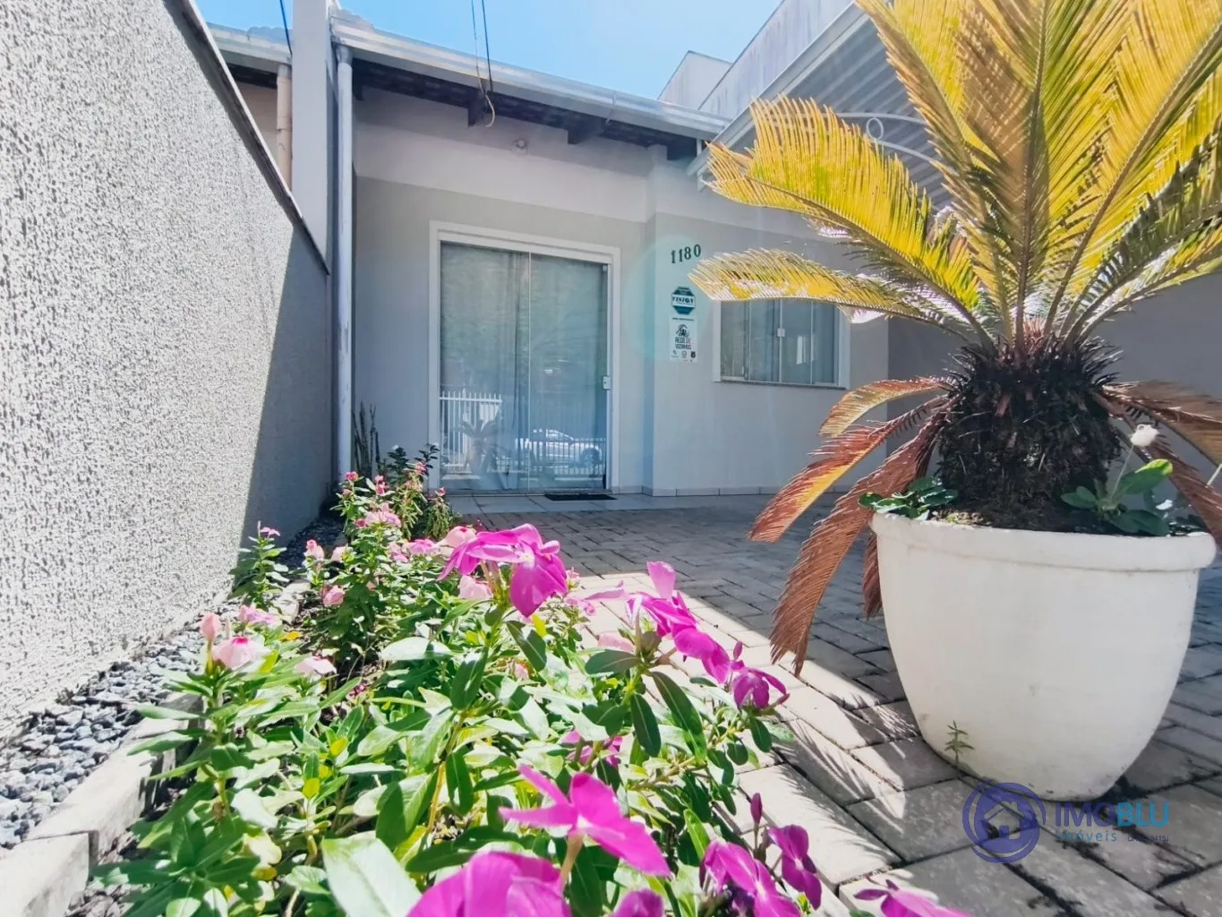 casa geminada , semi mobiliada , meio de quadra , localização tranquila , Fortaleza Alta - foto 1