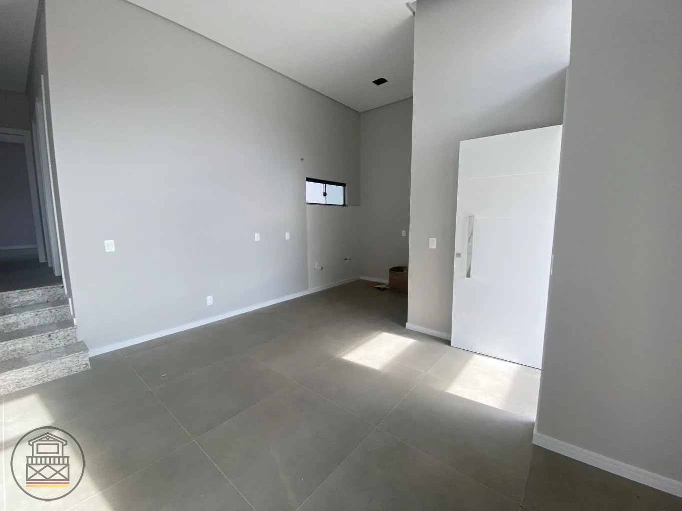 Casa plana diferenciada com pé direito duplo — foto 2