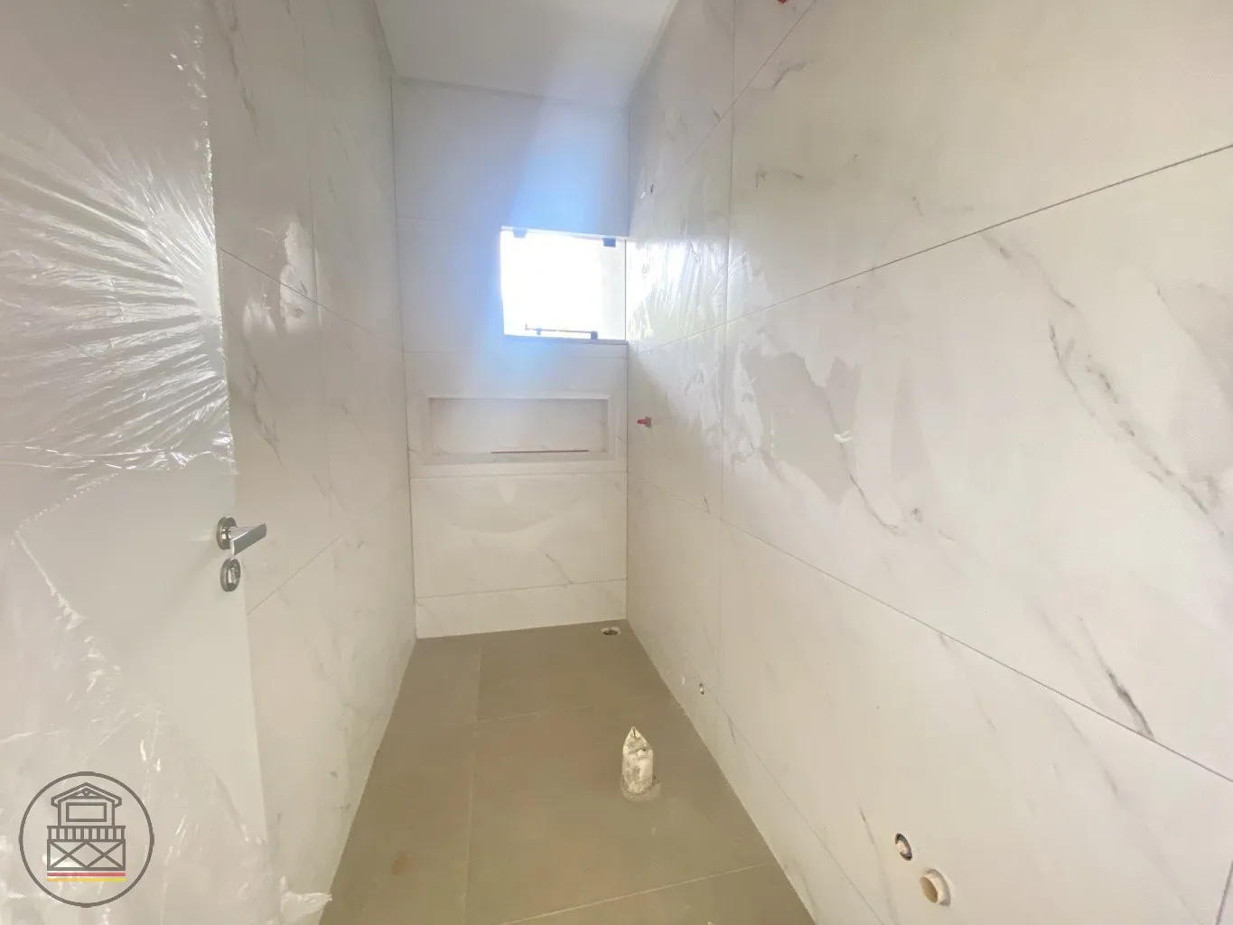 Casa plana diferenciada com pé direito duplo — foto 4