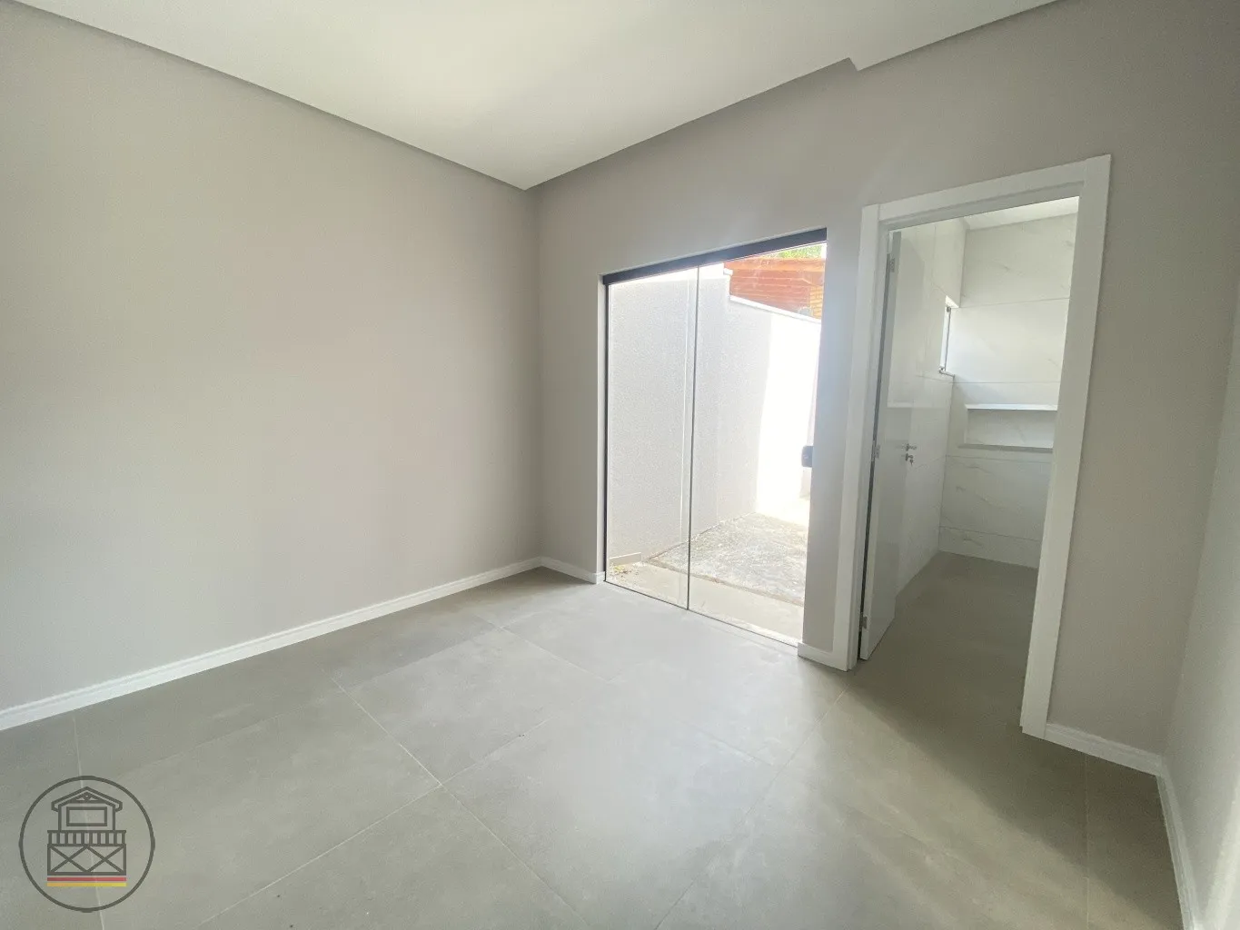 Casa plana diferenciada com pé direito duplo — foto 6