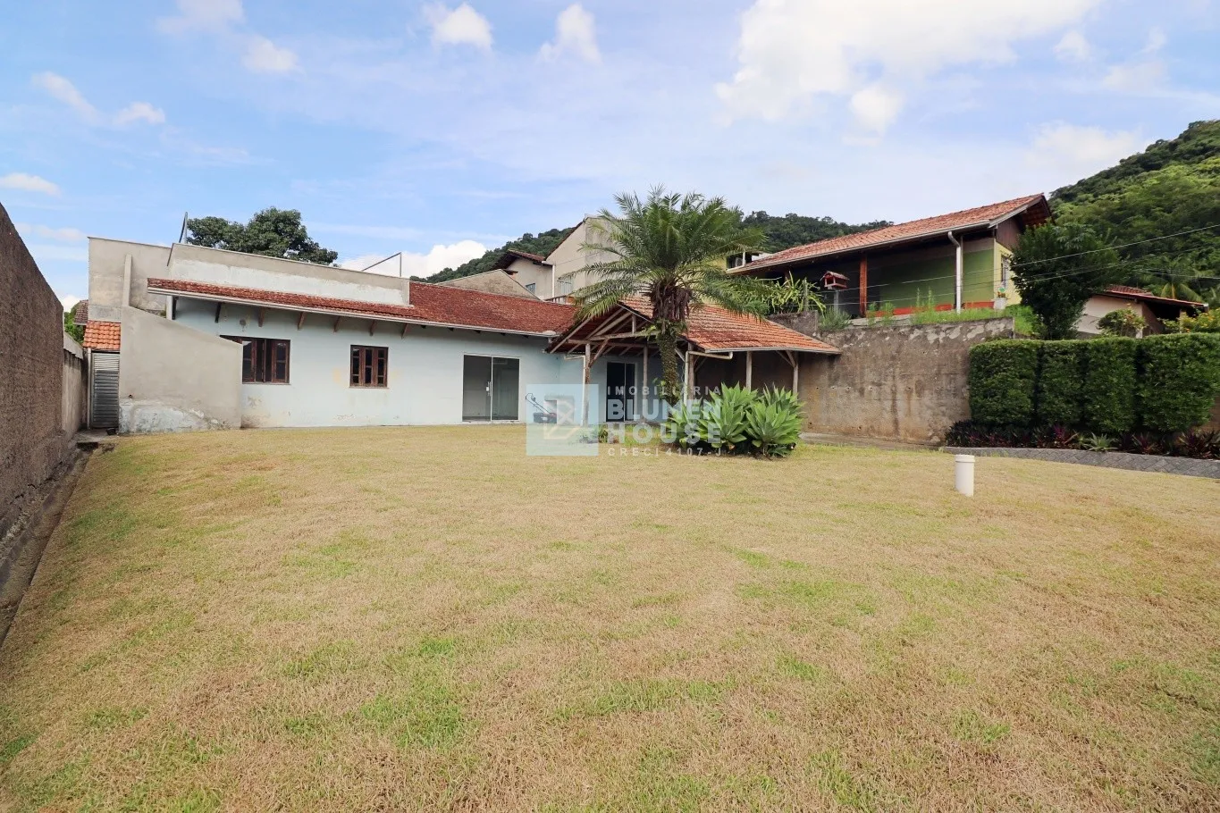 Casa térrea com amplo terreno no bairro Velha Central! — foto 2