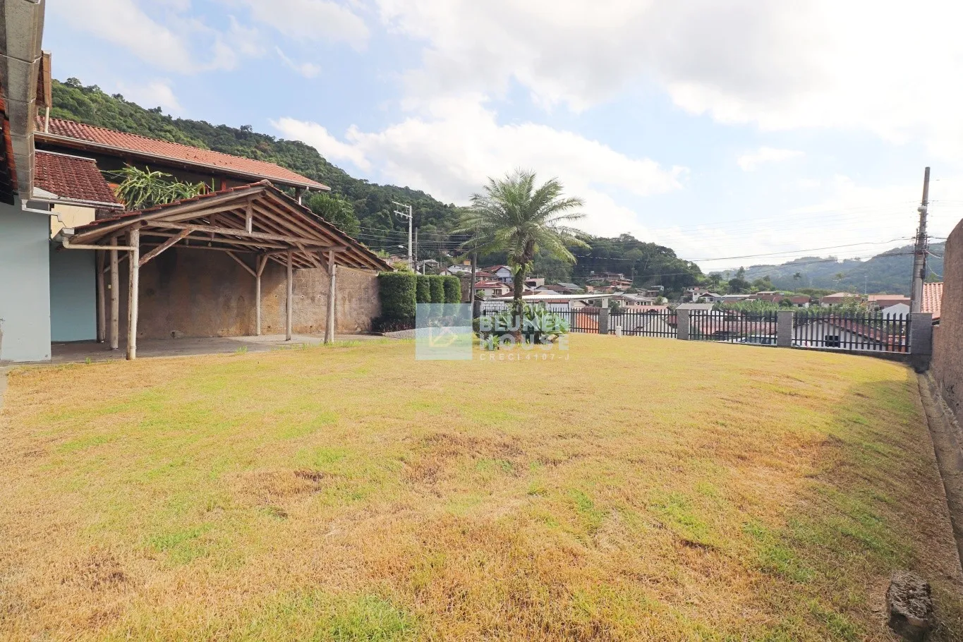 Casa térrea com amplo terreno no bairro Velha Central! — foto 3