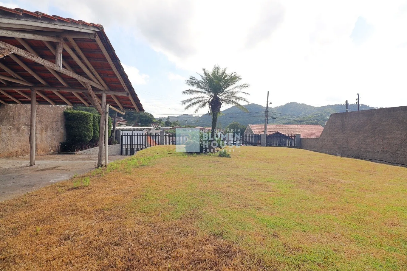 Casa térrea com amplo terreno no bairro Velha Central! — foto 4