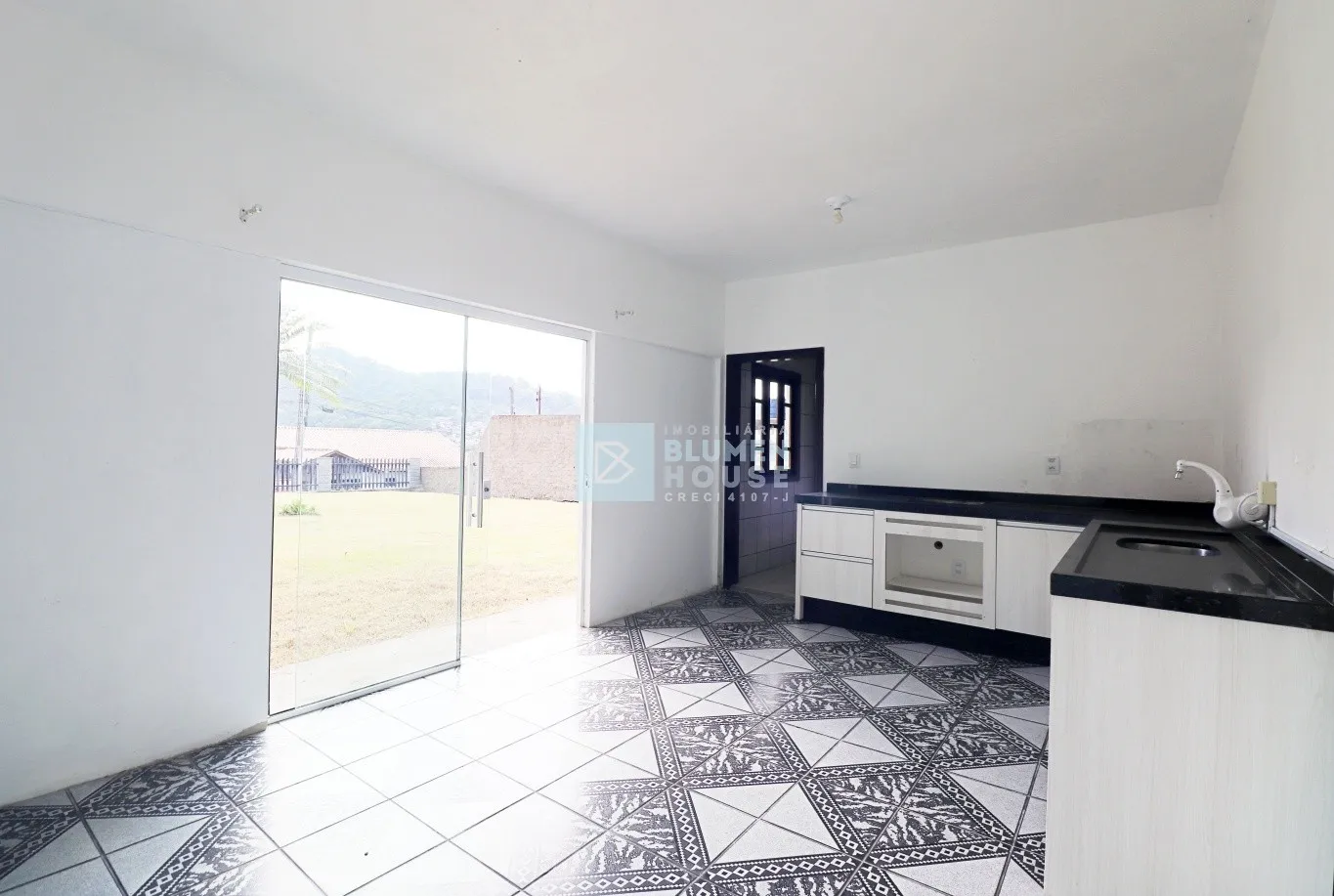 Casa térrea com amplo terreno no bairro Velha Central! — foto 7