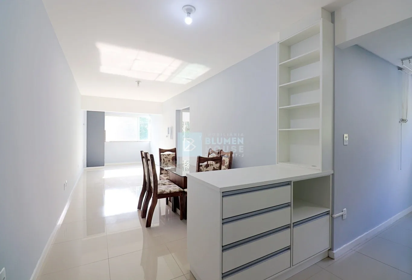 Apartamento semi mobiliado no bairro Água Verde! - foto 1