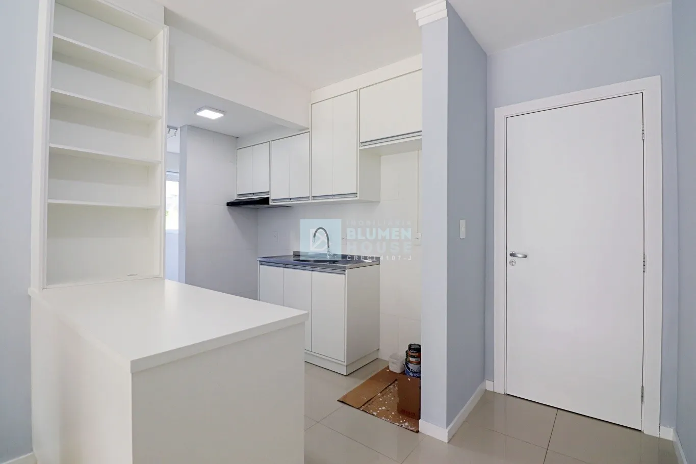 Apartamento semi mobiliado no bairro Água Verde! — foto 2