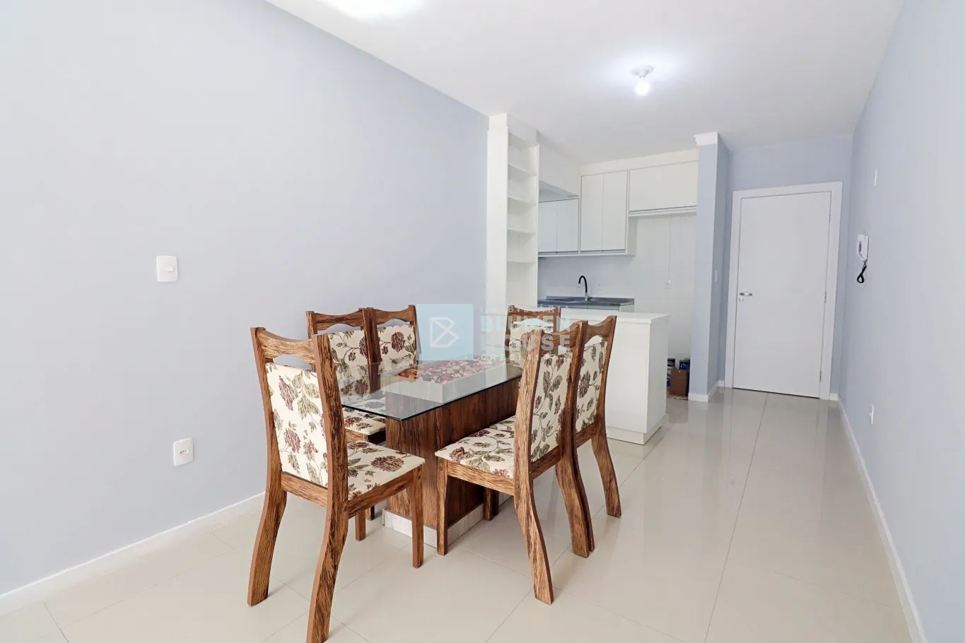 Apartamento semi mobiliado no bairro Água Verde! — foto 4