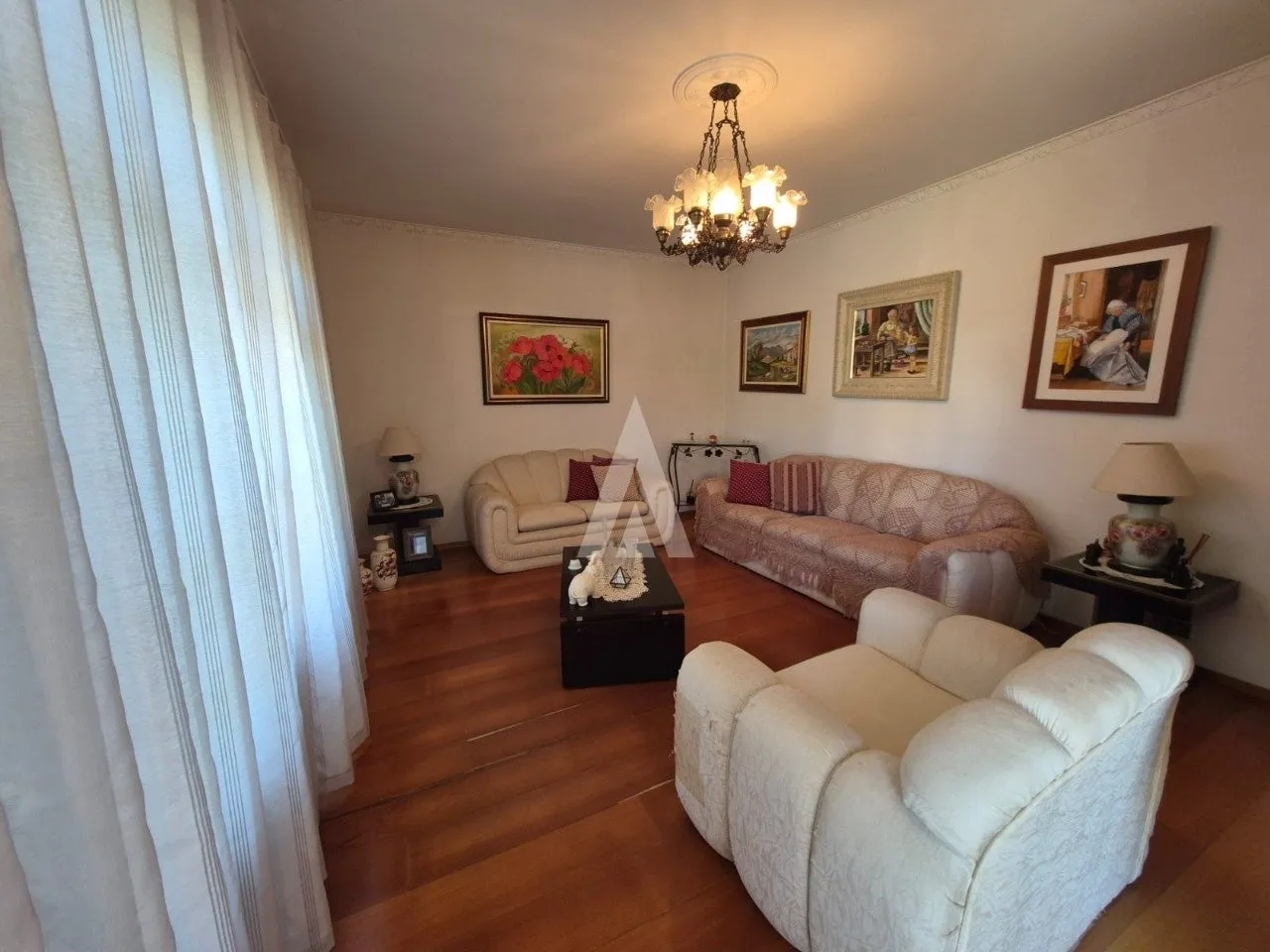 Casa com 1 suíte e 4 quartos à venda no bairro Santo Antônio em Joinville-SC por R$1.050.000,00. — foto 3