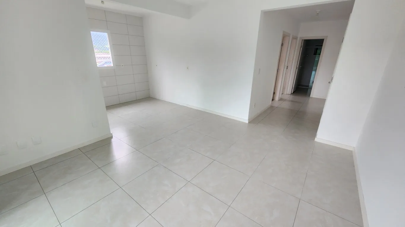 Apartamento com 2 dormitórios grandes, sendo 1 suíte, sala e cozinha conjugadas — foto 3
