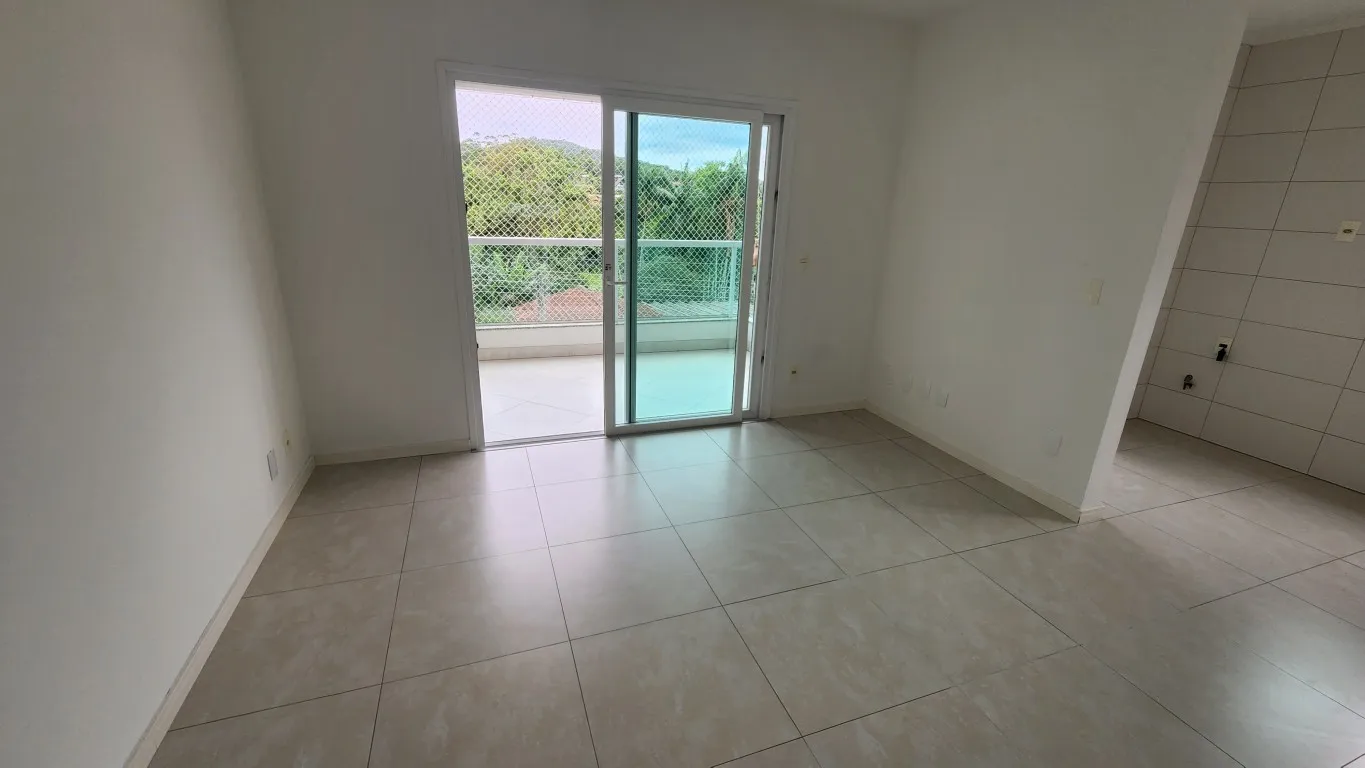 Apartamento com 2 dormitórios grandes, sendo 1 suíte, sala e cozinha conjugadas — foto 4