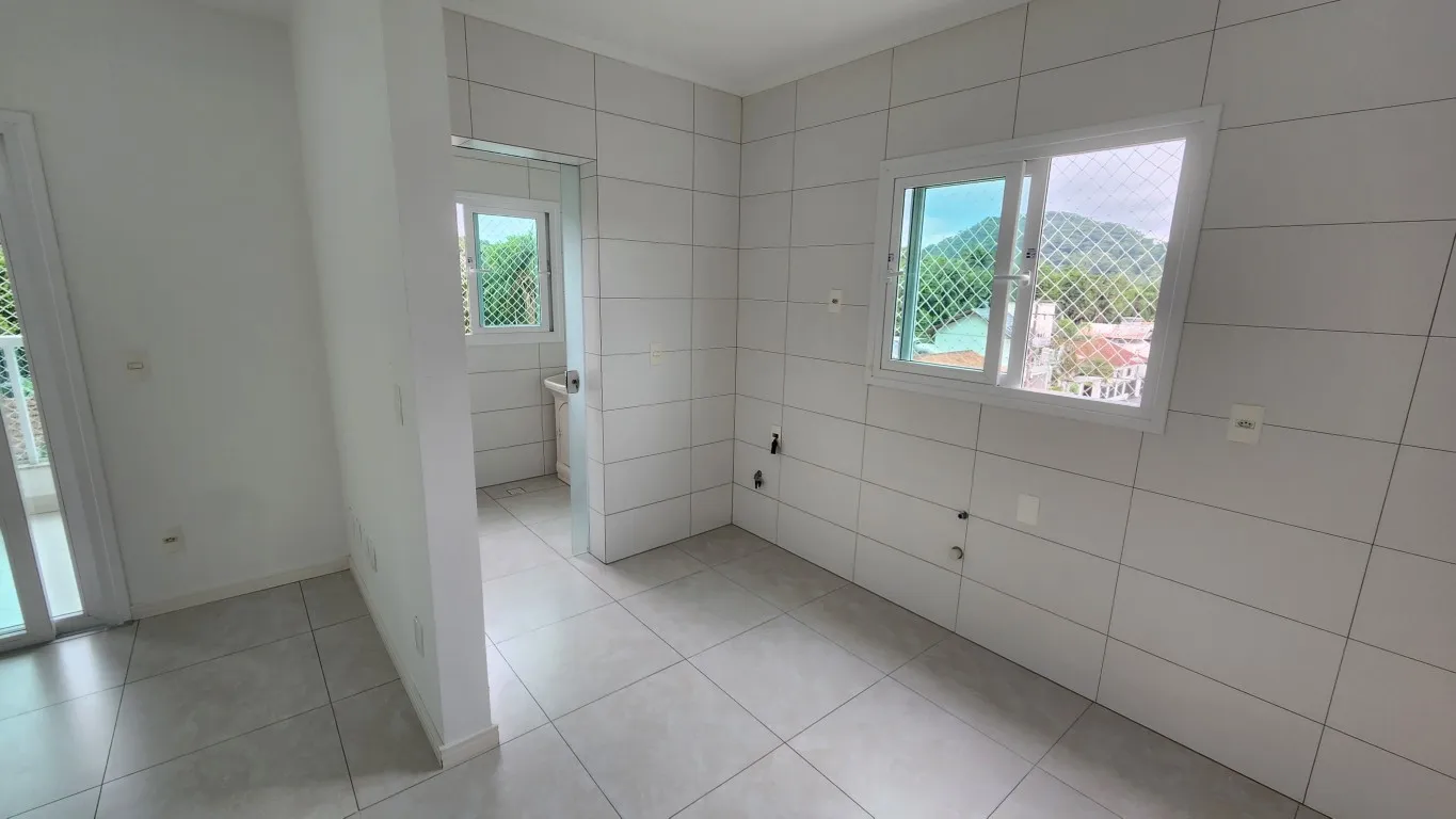 Apartamento com 2 dormitórios grandes, sendo 1 suíte, sala e cozinha conjugadas — foto 5
