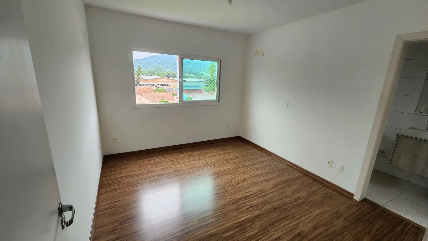 Apartamento com 2 dormitórios grandes, sendo 1 suíte, sala e cozinha conjugadas — foto 7